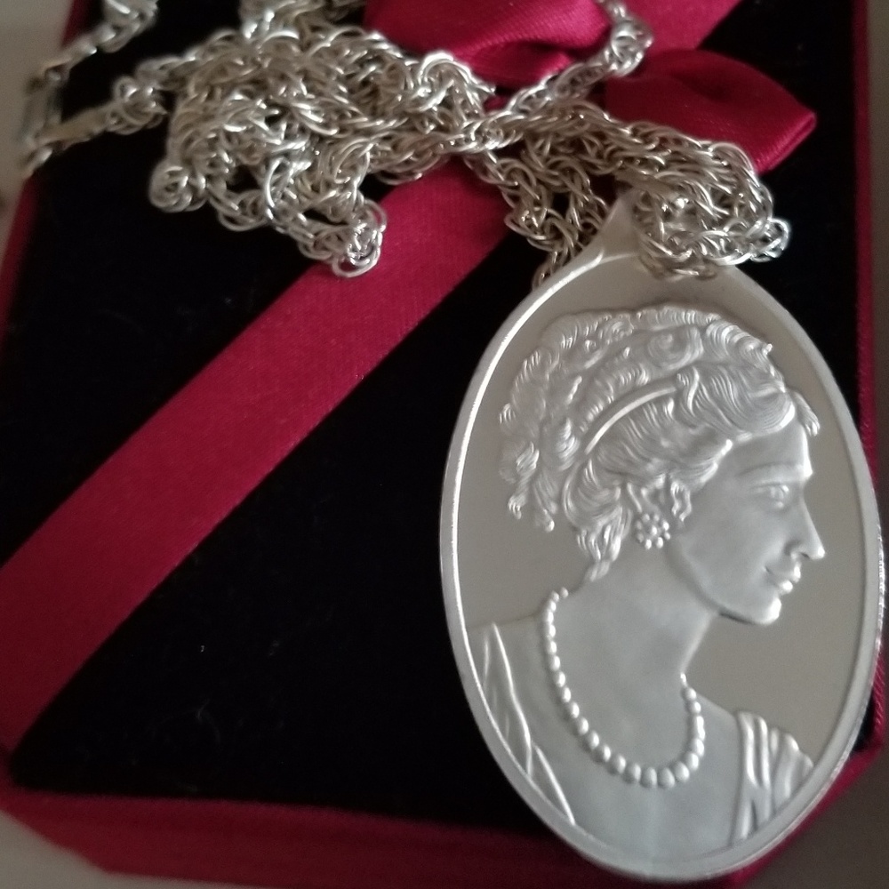 Vintage .999 HALF OUNCE PAMP SUISSE SILVER PENDANT - Picture 1 of 3